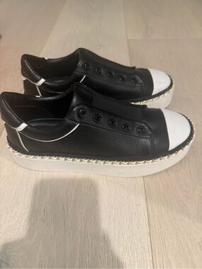 Karl Lagerfeld Axelle Black / White Leather Platform Slip-Ons with Gold Chain